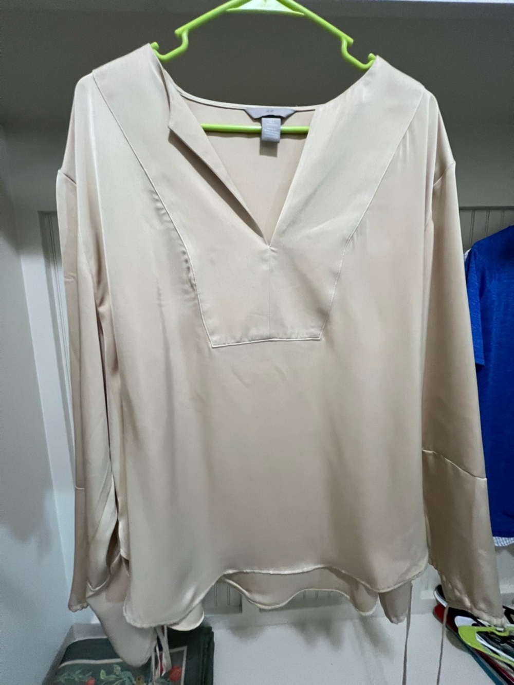 H&M Cream V-Neck Long-Sleeve Blouse